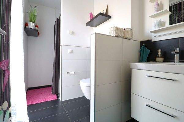 2. Badezimmer im OG mit Dusche