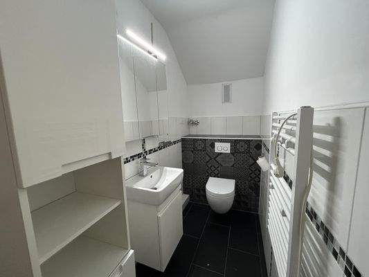 Gäste-WC mit Waschmaschinenanschluss