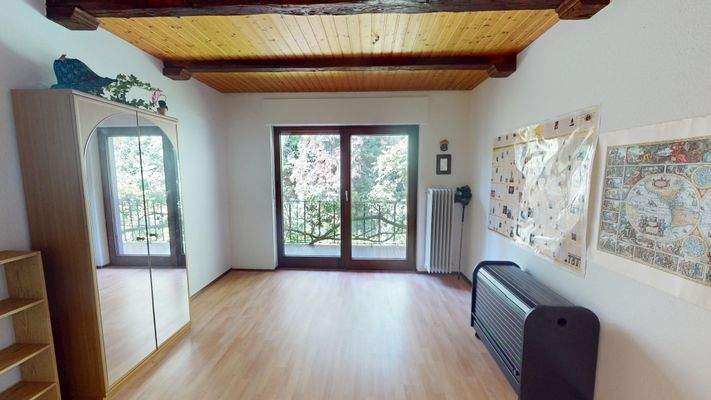 Jugendzimmer mit Balkonzugang