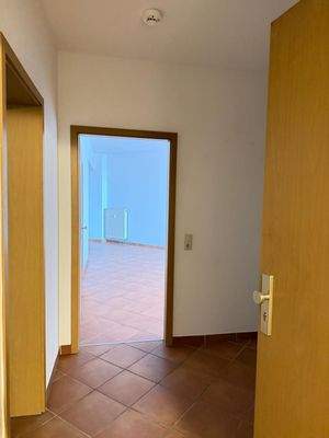 Flur mit offener Tür