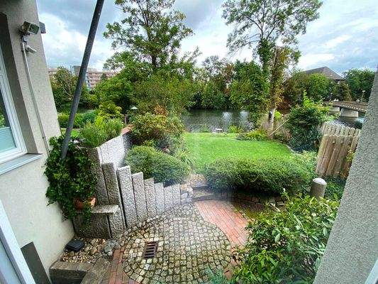 Wohnzimmerblick zum Garten