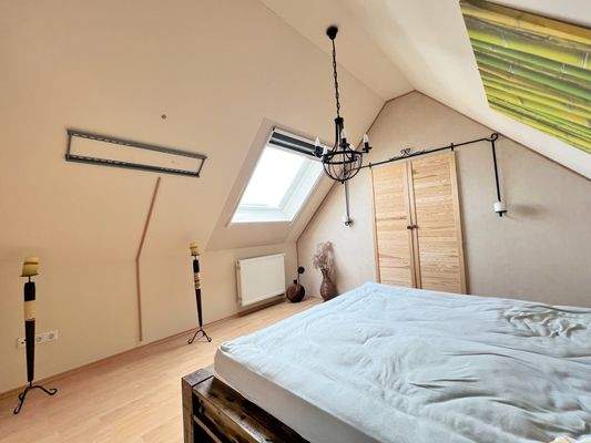 Schlafzimmer mit begehbarem Schrank