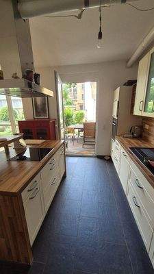 Blick durch Küche → Terrasse