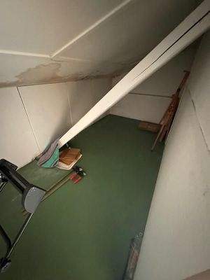 55 Lagerraum in der Wand