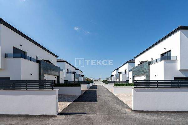 Villas Boasting Chic Design in Gran Alacant Alicante