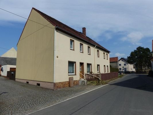 Hausansicht von der Straße 