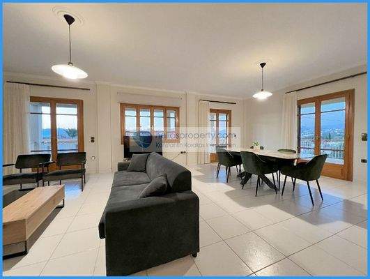 a1a24fb308a84e9abcbadcb9c87d3760-original