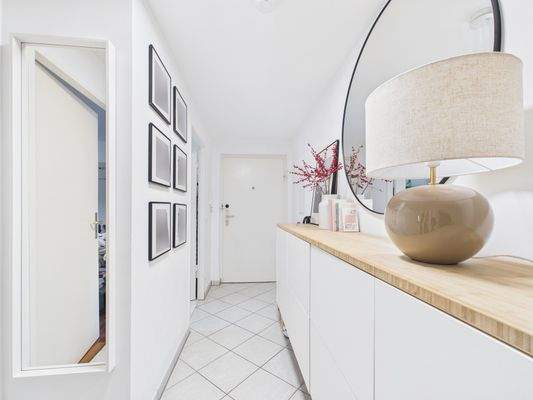 Moderner heller Flur!