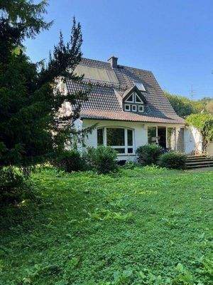 Romantisches Haus mit viel Grund