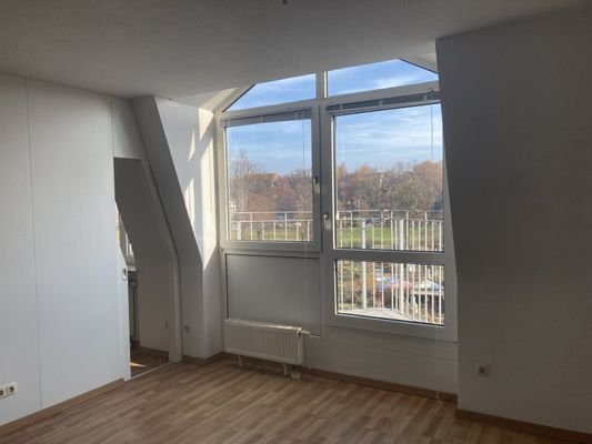 helles Wohnzimmer, Zugang Balkon
