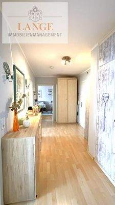 Flur Richtung Wohnzimmer