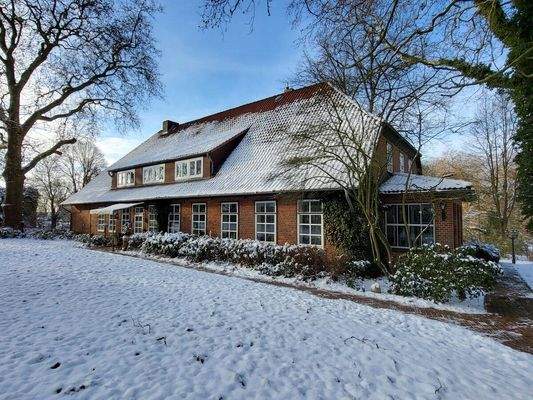 Außenansicht bei Schnee