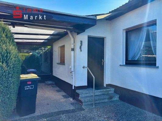 Nebeneingang am Carport