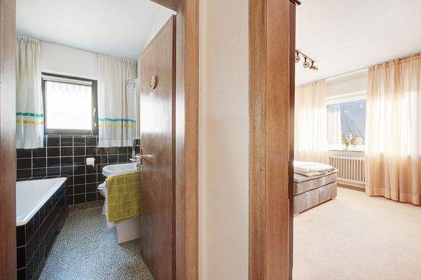 Erdgeschoss Bad + Büro