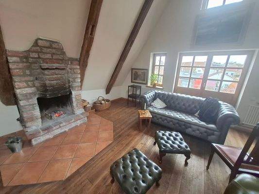 Antiker Kamin Galleriewohnung