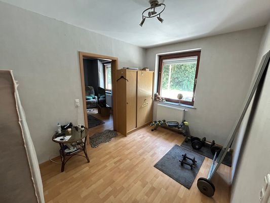 3 Durchgangszimmer 1. Schlafzimmer oder Büro