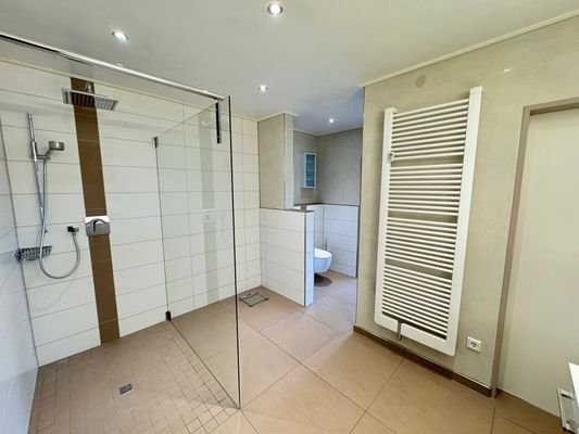 Badezimmer EG