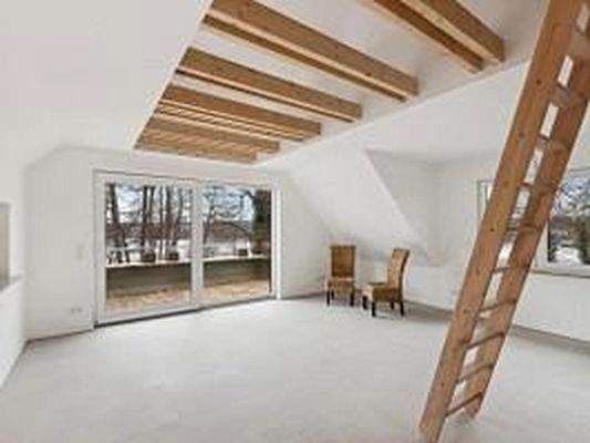 Wohnzimmer offener Dachstuhl