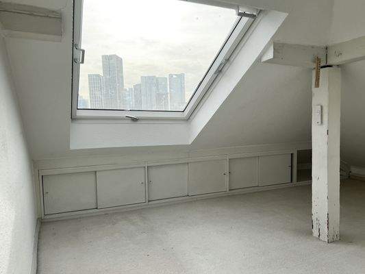 Arbeitszimmer mit Skyline-Blick