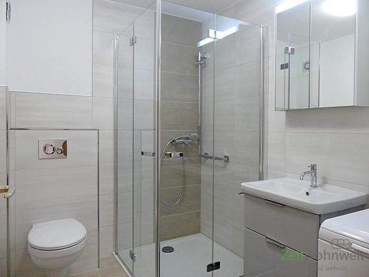 Dusche und Waschmaschine