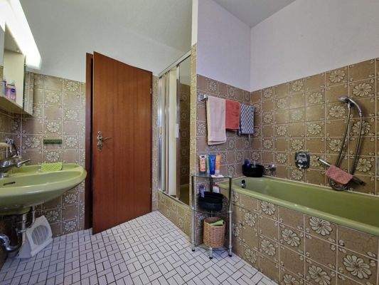 EG - Badezimmer Blick 2