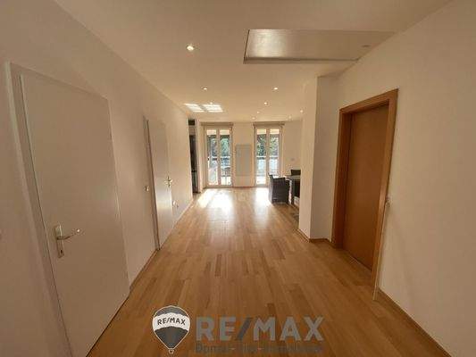 05 Flur zum Wohnzimmer