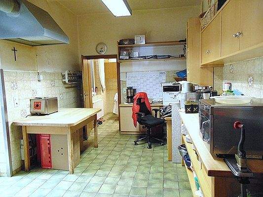 Betriebsraum mit Büro.JPG