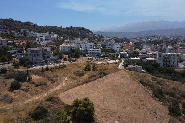 Kreta, Chania: Außergewöhnliches Grundstück mit Blick auf die Stadt und das Meer im Stadtteil Halepa zu verkaufen