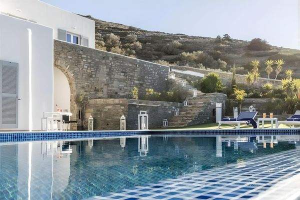 Elegante Villa mit atemberaubender Aussicht in Par