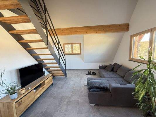 Wohnbereich mit Aufgang zur Galerie