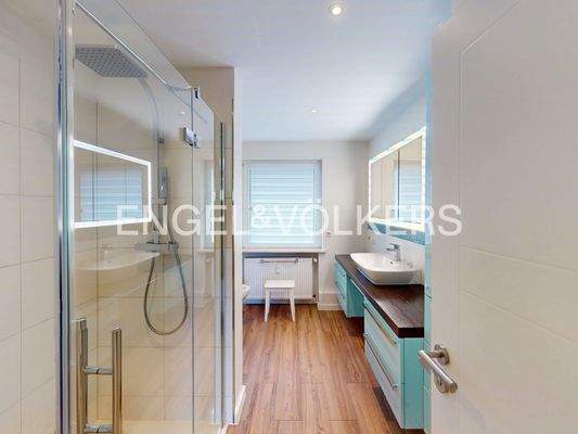 .... mit ebenerdiger Dusche