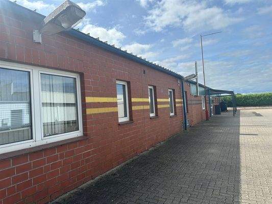 Fensterfront Veraltung u. Sozialräume