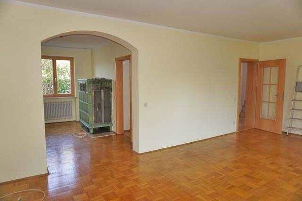 Blick vom Wohnzimmer ins Esszimmer