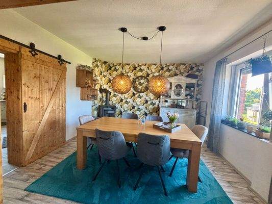 1. OG Esszimmer mit Kaminofen