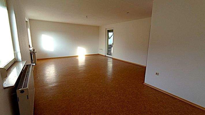 Wohnzimmer mit Balkon OG