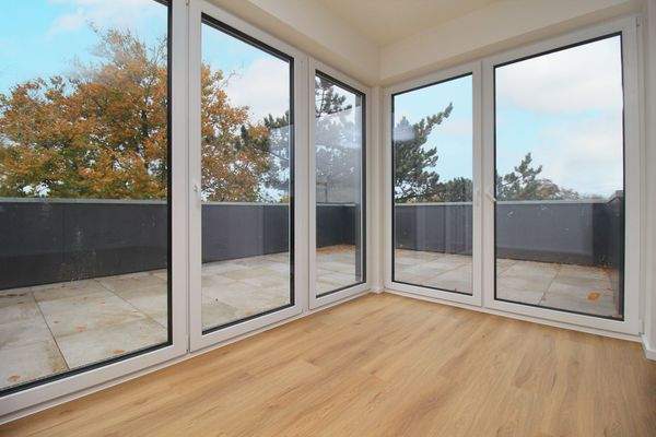 Fensterfront zur Dachterrasse