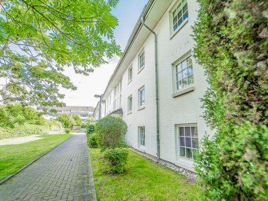 Sauber angelegte Wege und Grünflächen