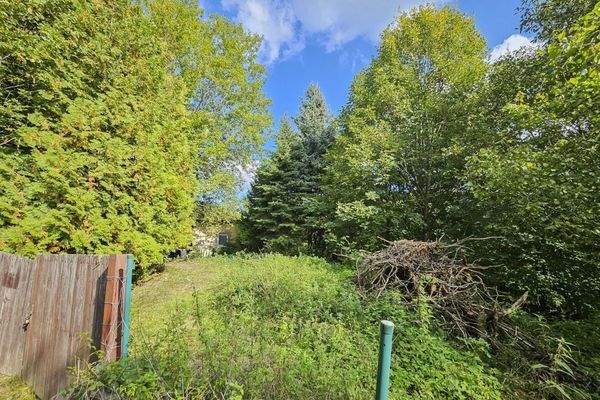 Blick vor Grundstückseinfahrt