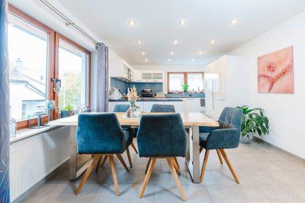 Heller u. offener Essbereich EG