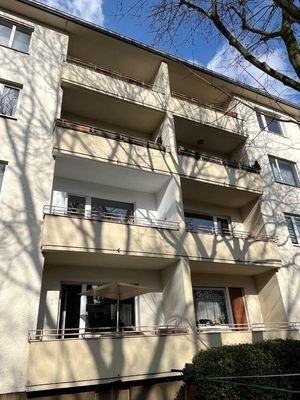 Haus_Balkone_näher