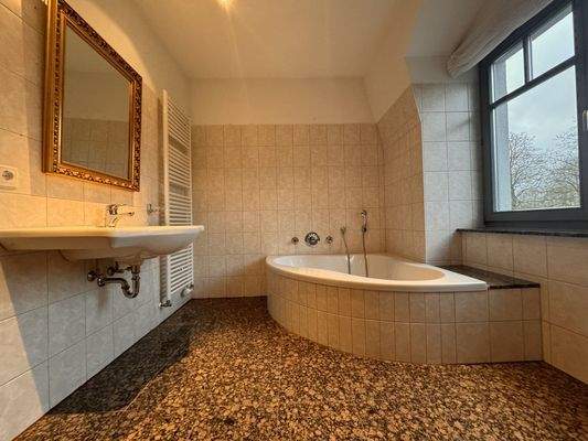 Vollbad mit Fenster