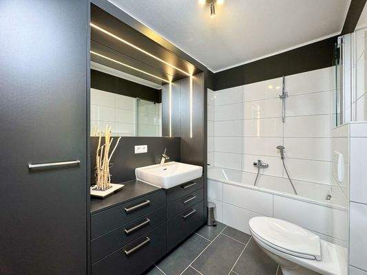 Badezimmer mit Badewanne