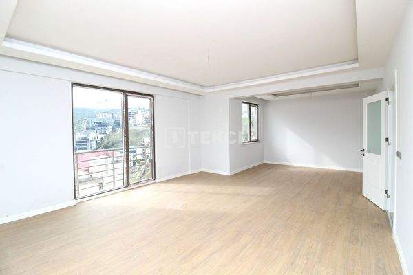 Apartment with Pool Near the Coast in Mudanya Bursa