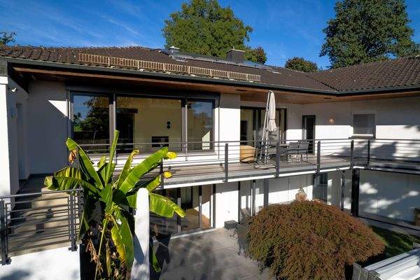 Rückanischt und Terrasse Gartengeschoss