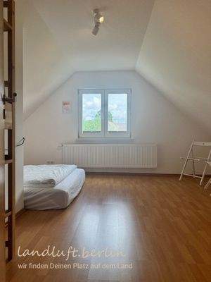 Gäste- oder Kinderzimmer im Dachgeschoss, Blick R