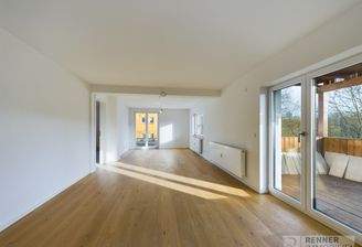 CAM02915G0-PR0050-STILL003