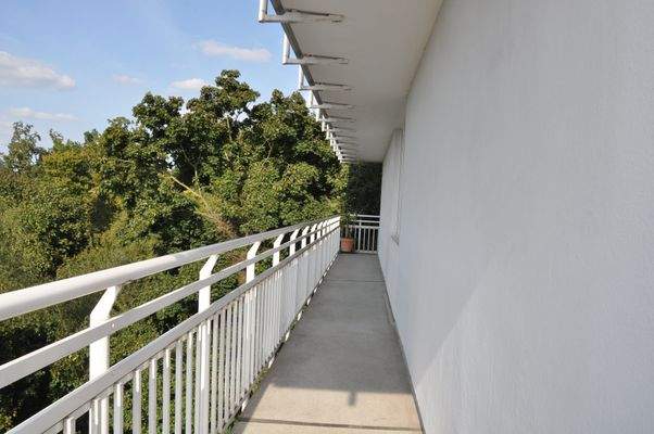 Rundlaufender Balkon