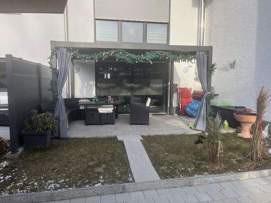 Terrasse mit Pavillon