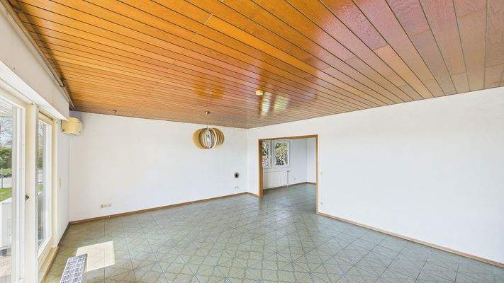 ERDGESCHOSS - WOHNZIMMER & ESSZIMMER | VORHER (KI)