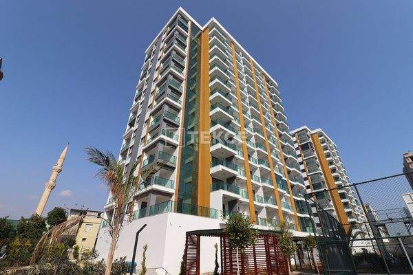 Apartments in a Complex with Swimming Pools in Mersin